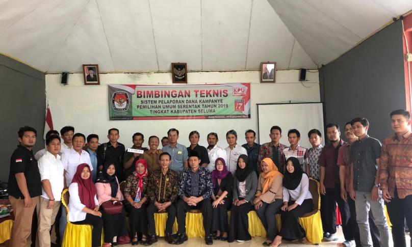 Foto Bersama KPU dan perwakilan Partai Politik di Seluma