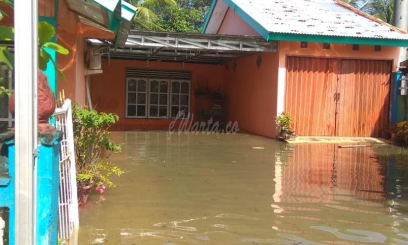 Rumah warga terendam banjir