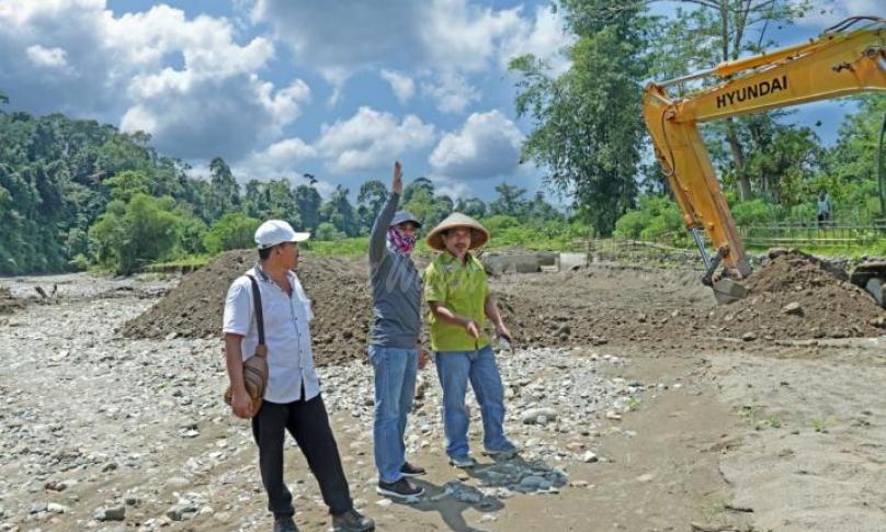 Tinjau lokasi pengerukan 