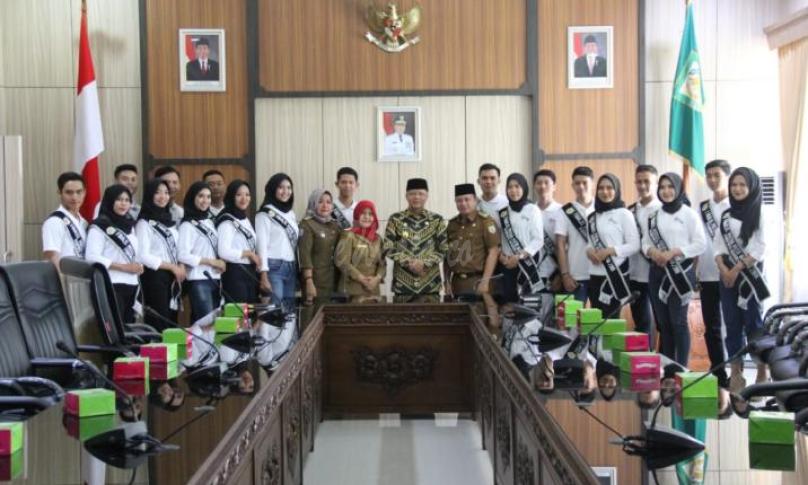 Gubernur Bengkulu (Dr. H Rohidin Mersyah) terima kunjungan Putra-Putri Maritim di ruang rapat Kantor Gubernur