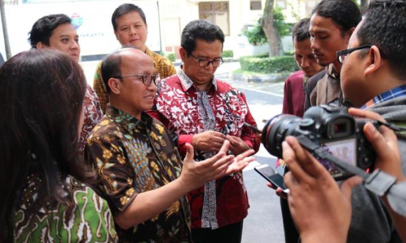Sekjen Kemendes PDTT, Anwar Sanusi membuka pelatihan handycraft rajut ekonomi kreatif 