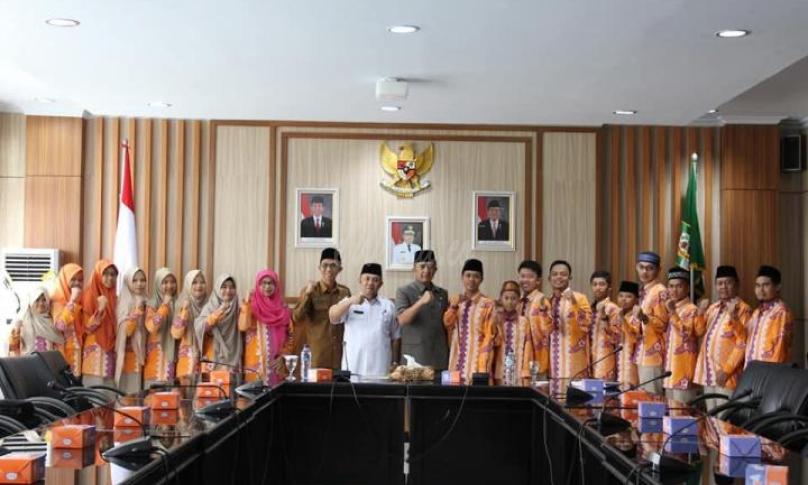 Sekda Provinsi Bengkulu, Nopian Andusti melepas 16 Kafillah STQN ke Pontianak, Kalimantan Barat