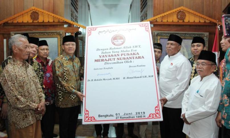 Rohidin Mersyah saat menghadiri acara Kenduri dan Peresmian Yayasan Pusaka Merajut Nusantara (Y-PMN) di Rumah peninggalan keluarga Fatmawati anggut atas, Sabtu(1/6).