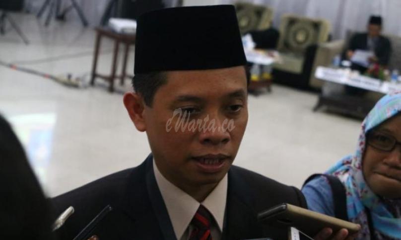 Ketua KPU Provinsi Bengkulu, Irwan Saputra saat memberikan keterangan kepada awak media