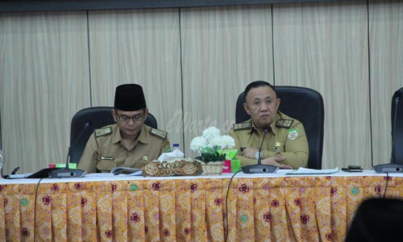 Sekda Provinsi Bengkulu, Nopian Andusti saat memimpin rapat persiapan kehadiran Tim EKKPD