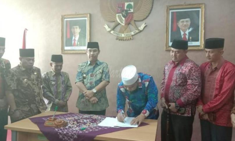 Penandatanganan kerjasama Wali Kota Bengkulu dan Bupati Rejang Lebong Ahmad Hijazi