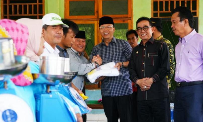 Kelompok Usaha Bersama  Rumah Pangan Kita (KUBE RPK) serta Kelompok Tani di Kabupaten Kepahiang, mendapatkan Bantuan dari Pemerintah Provinsi Bengkulu.