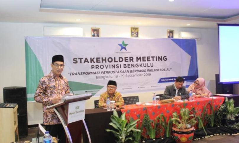 Jadikan perpustakaan sebagai tempat pengembangan diri, agar kualitas hidup meningkat. Hal ini berdampak pada terwujudnya generasi penerus di tahun 2045 sesuai program pemerintah pusat," jelas Gotri di Santika Hotel, (19/9).