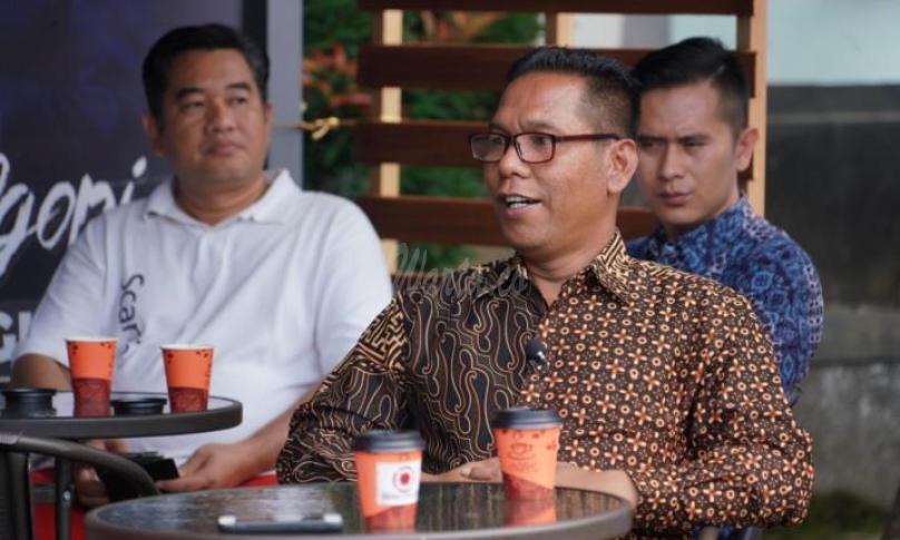 Wagub Dedy  Ermansyah saat menjadi narasumber Program Ngobrol Pagi (NGOPI) dengan tema 'Peran Wakil Gubernur Dalam Percepatan Pembangunan Provinsi Bengkulu' bertempat di halaman parkir Kantor Gubernur Bengkulu, Jumat (27/9).