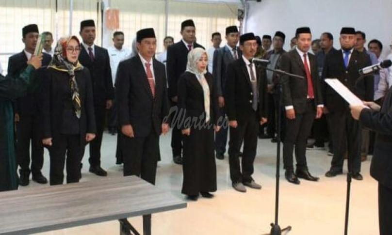 Pengambilan sumpah dan pelantikan 10 Kasubag KPU di 10 Kabupaten Kota, Selasa (22/10).