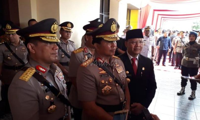 Wakapolri Komjen Pol Ari Dono Sukmanto, SH saat diwawancarai awak media