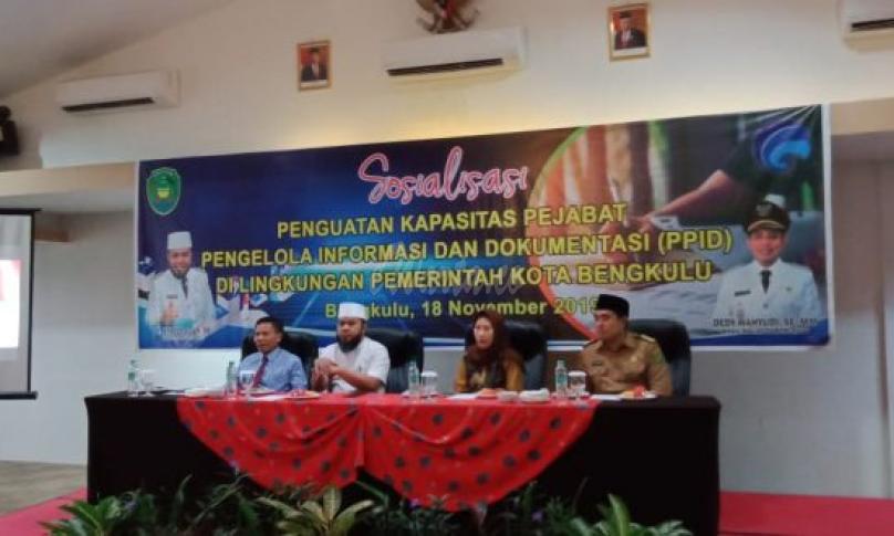 Helmi Hasan usai melaunching HD TV Kota Bengkulu.