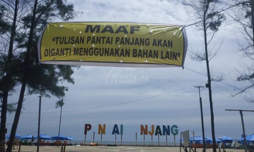 Penampakan tulisan ikon Pantai Panjang Bengkulu masih di biarkan sampai saat ini. 