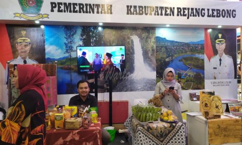 Stand pameran unggulan Pemkab Rejang Lebong.