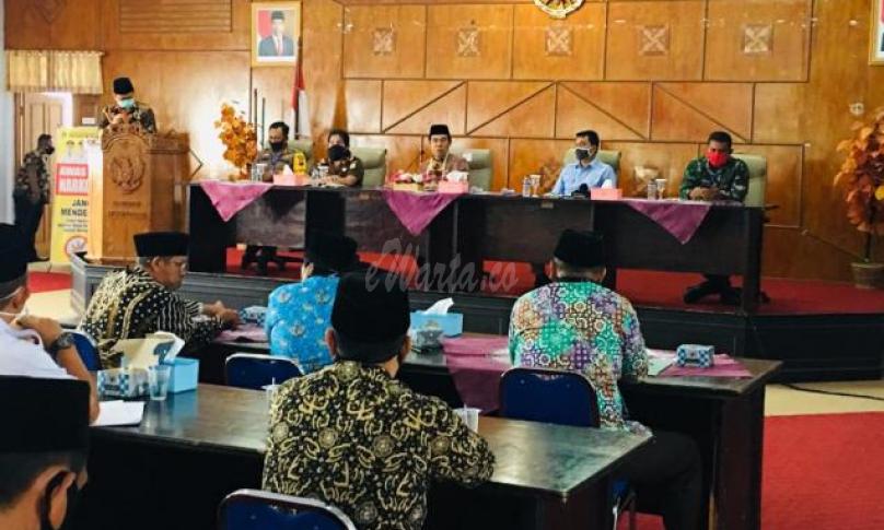 Rapat evaluasi pelaksanaan penanganan Covid-19 yang di hadiri Bupati, Forkopimda, Organisasi Islam, tokoh agama dan masyarakat Rejang Lebong. 
