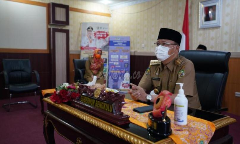 Lebih lanjut, Gubernur Rohidin menjelaskan slogan new normal life perlu dibudayakan di masyarakat, agar beberapa aktivitas di masyarakat kembali dimulai sehingga terus tercipta produktivitas serta perekonomian kembali berjalan normal.
