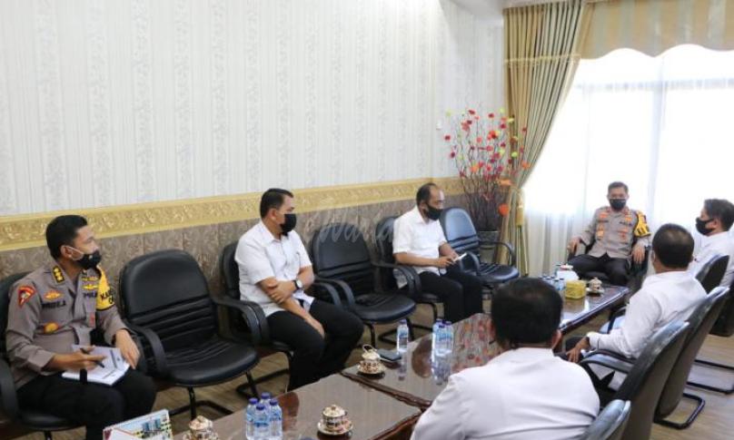 KPU Provinsi Bengkulu Irwan Saputra,S.Ag, Mm bersama dengan anggota hari ini Rabu, (10/06/2020) melakukan kunjungan dan silaturahmi ke Polda Bengkulu.