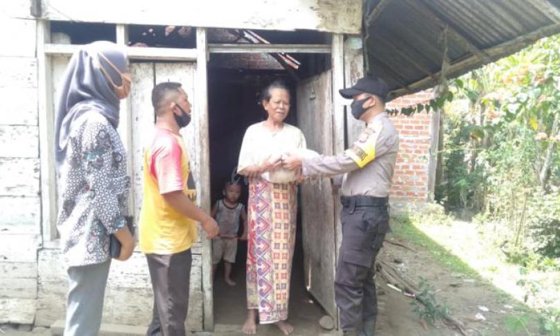 Polres Seluma Bagikan Bansos