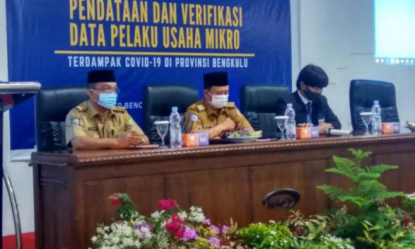 Sekda Provinsi Bengkulu Hamka Sabri saat rapat Koordinasi Pendataan dan Verifikasi Data Pelaku Usaha Ultra Mikro di Provinsi Bengkulu