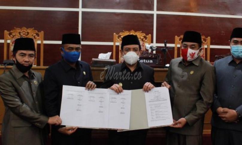 Raperda Anggaran Pendapatan dan Belanja Daerah Perubahan (APBD-P) Tahun Anggaran (TA) 2020, Senin (28/9/2020) di ruang rapat Ratu Agung, Kantor DPRD Kota Bengkulu.