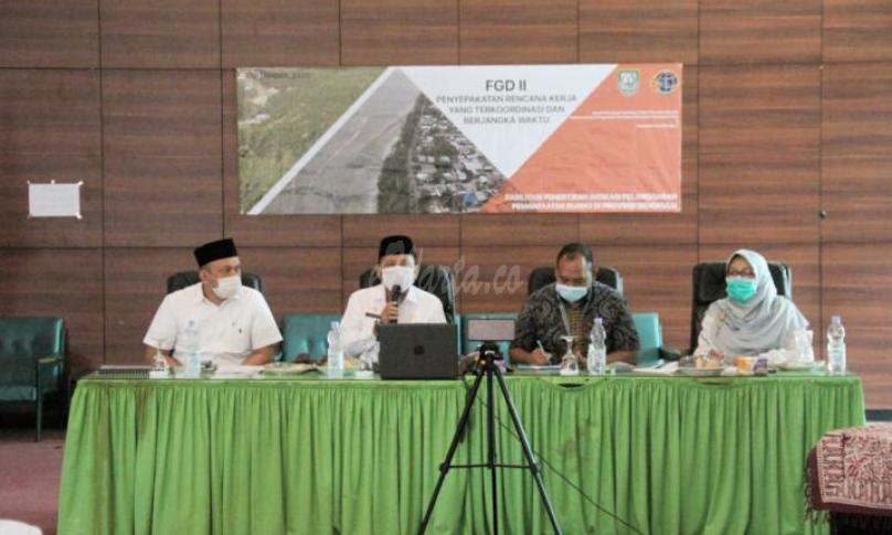 Sekretaris Daerah Provinsi Bengkulu Hamka Sabri saat memberikan arahan pada Focus Group Discussion (FGD) II Kegiatan Fasilitasi Penertiban Indikasi Pelanggaran Pemanfaatan Ruang