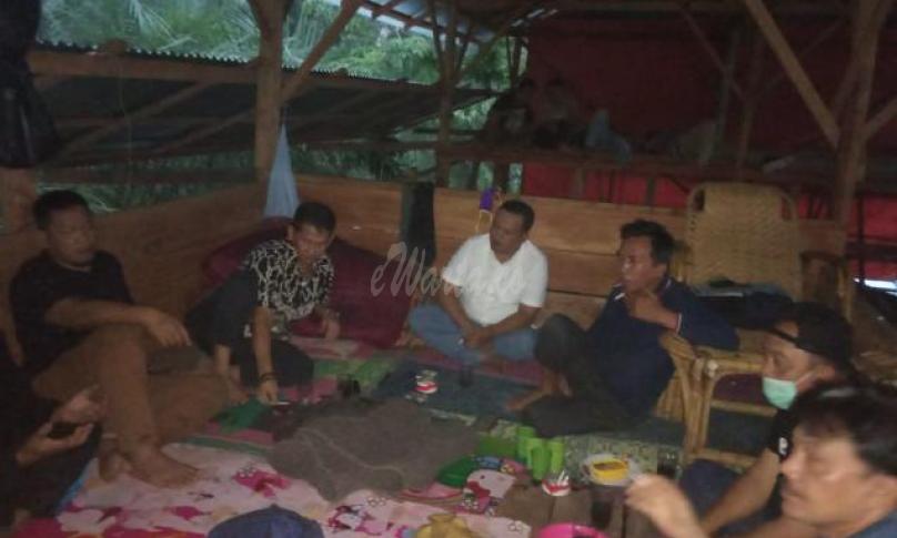 Pertemuan dengan salah seorang tokoh masyarakat Seluma, Benny Suharto