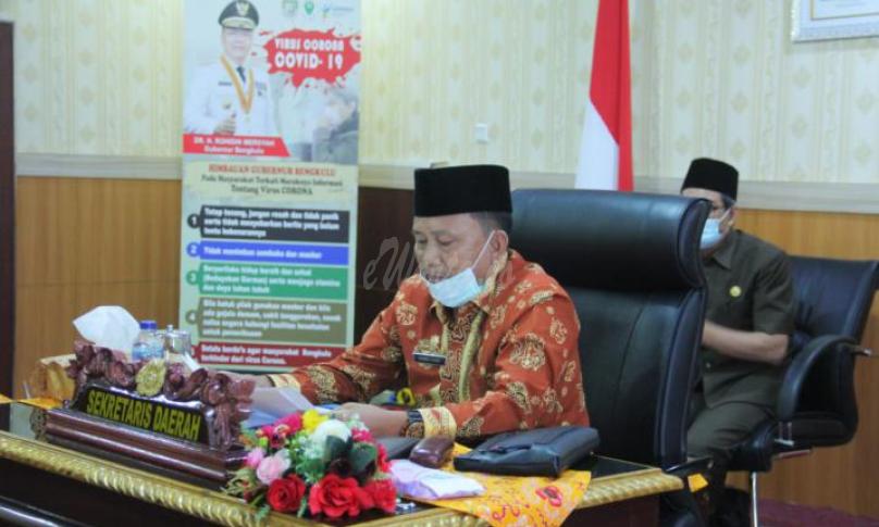 Sekretaris Daerah Provinsi Bengkulu Hamka Sabri saat melakukan Rapat Koordinasi Terkait Realisasi Transfer Dana Hibah kepada KPU dan Bawaslu serta Pengamanan bersama Ditjen Bina Keuda Kemendagri, Kamis (17/9).