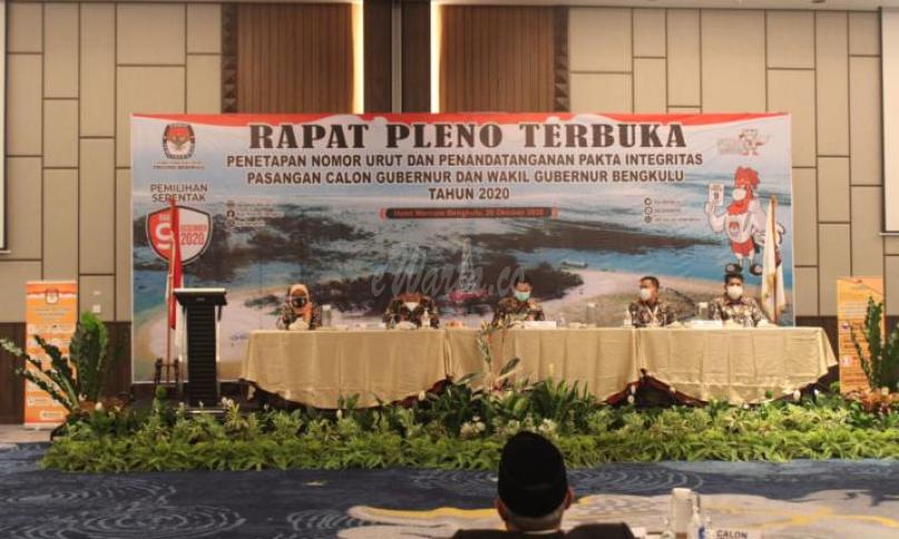Penandatanganan Pakta Integritas, Selasa (20/10) di Ballroom Hotel Mercure.