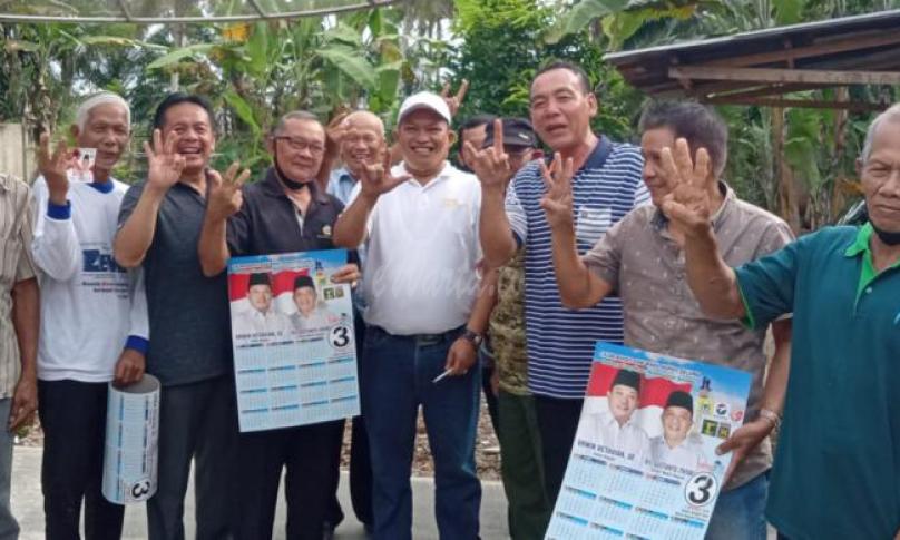 Warga Pajar Bulan