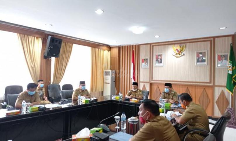 ekretaris daerah Provinsi Bengkulu Hamka Sabri pimpin Rapat Kerja Forum Sekretaris Daerah Seluruh Indonesia (FORSESDASI) Komisariat Wilayah (KOMWIL) Provinsi Bengkulu, di ruang rapat Rafflesia pemda Provinsi Bengkulu, Selasa (6/10). 