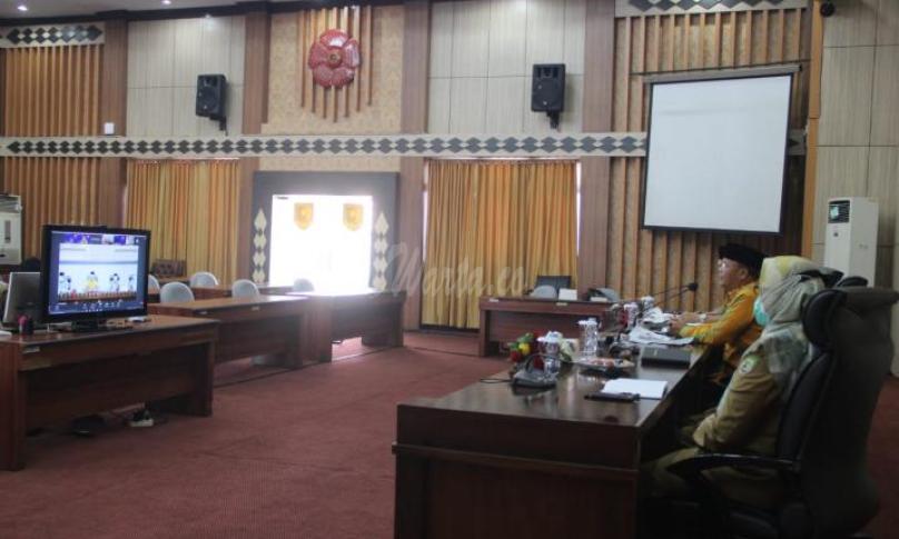 Rapat Pleno Tim Percepatan Akses Keuangan Daerah (TPAKD) Provinsi Bengkulu via Virtual Meeting, di Ruang Pola Provinsi Bengkulu, Selasa (22/12).