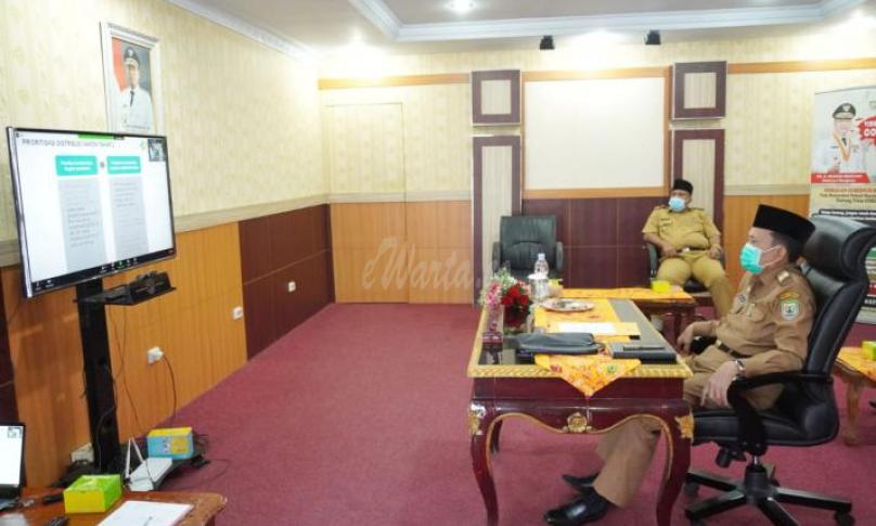 Rapat Evaluasi Pelaksanaan Vaksinasi Covid-19 Nasional secara virtual, yang dipimpin oleh Menteri Kesehatan RI Budi Gunadi Sadikin di Ruang Pola Pemprov Bengkulu, Senin (15/02/2020).