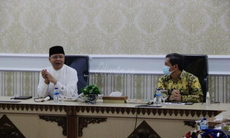 Gubernur Bengkulu Rohidin Mersyah (Kiri)