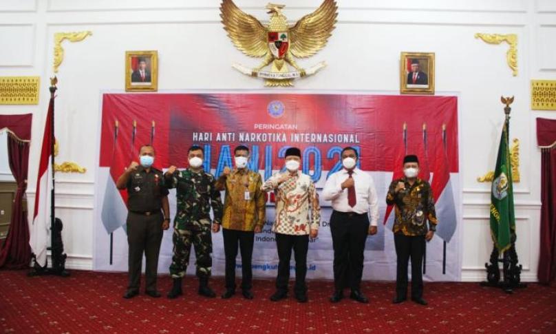  Puncak Peringatan Hari Anti Narkotika Internasional (HANI) Tahun 2021 Bersama Presiden Republik Indonesia Secara Virtual, di Gedung Daerah Balai Raya Semarak Bengkulu, Senin (28/06).