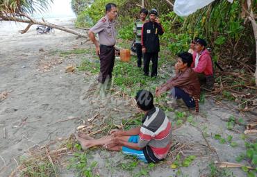 Kapolsek Seluma (Iptu Jhoni Naibaho) turun langsung ke lokasi nelayan ditemukan