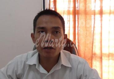 Komisioner KPU Seluma (Maryono) saat memberikan konfirmasi wartawan