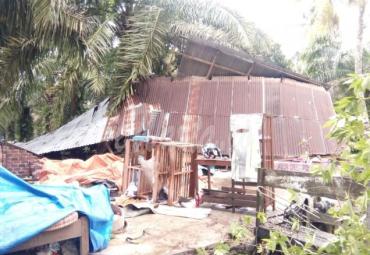 Satu rumah roboh di terjang angin puting beliung
