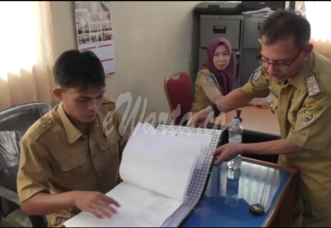 ASN UPP Samsat Seluma menunjukan data tunggakan pajak kendaraan dinas