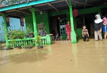 Tampak rumah warga Desa Talang Empat terendam 