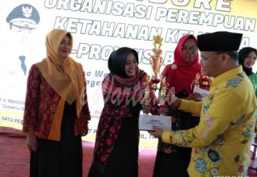Penutupa jambore organisasi perempuan di akhiri dengan pembagian hadiah