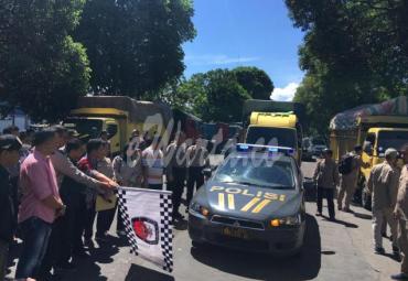 Wakapolres di dampingi Ketua dan Komisioner Rejang Lebong lepas pendistribusian logistik Pemilu