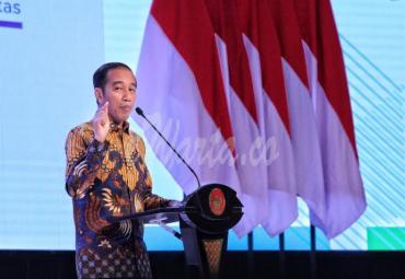 Presiden RI Joko Widodo menegaskan tiga masalah utama yang harus diselesaikan Indonesia secara segera diantaranya masalah pembangunan infrastruktur, reformasi birokrasi, dan peningkatan sumber daya manusia (SDM). Indonesia memiliki target masuk empat besar kekuatan ekonomi dunia pada 2045.