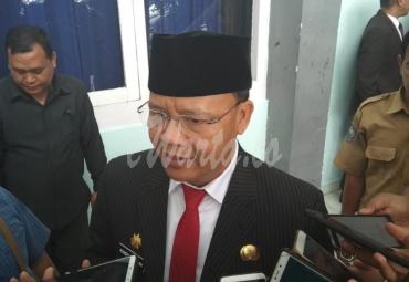 Gubernur Bengkulu (Dr. H. Rohidin Mersyah) saat di wawancarai awak media