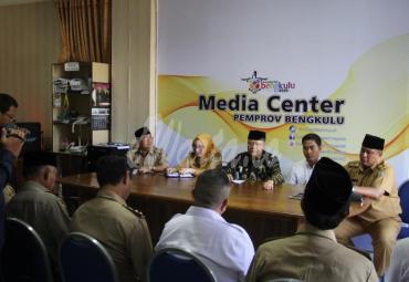 Gubernur Bengkulu Rohidin Mersyah gelar rapat terbatas dengan pihak pertamina terkait kelangkaan stock BBM bersubsidi di Provinsi Bengkulu. Hal ini merupakan bentuk respon cepat pemerintah atas keluhan masyarakat. 