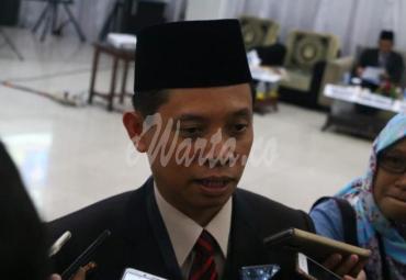 Ketua KPU Provinsi Bengkulu, Irwan Saputra saat memberikan keterangan kepada awak media