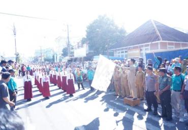 Bupati Rejang Lebong, Dr. Ahmad Hijazi membuka lomba gerak jalan tingkat SD, SMP dan SMA/SMK se Kabupaten Rejang Lebong