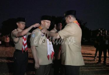 Gubernur Bengkulu (Dr. H. Rohidin Mersyah) terima penghargaan Lencana Melati 