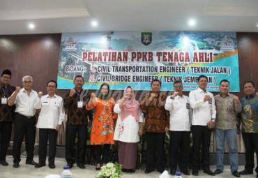 Pelatihan Program Pengembangan Keprofesian Berkelanjutan (PPKB) Dewan Pengurus Provinsi (DPP) Ikatan Nasional Konsultan Indonesia (Inkindo) Bengkulu, di ruang pertemuan salah satu Hotel di kawasan Pantai Panjang Kota Bengkulu, Rabu (28/08). 