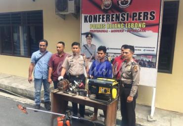 Konferensi pers terduga pelaku pencurian dan barang bukti diamankan