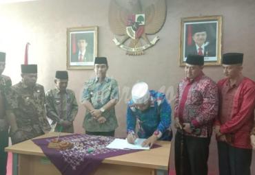 Penandatanganan kerjasama Wali Kota Bengkulu dan Bupati Rejang Lebong Ahmad Hijazi